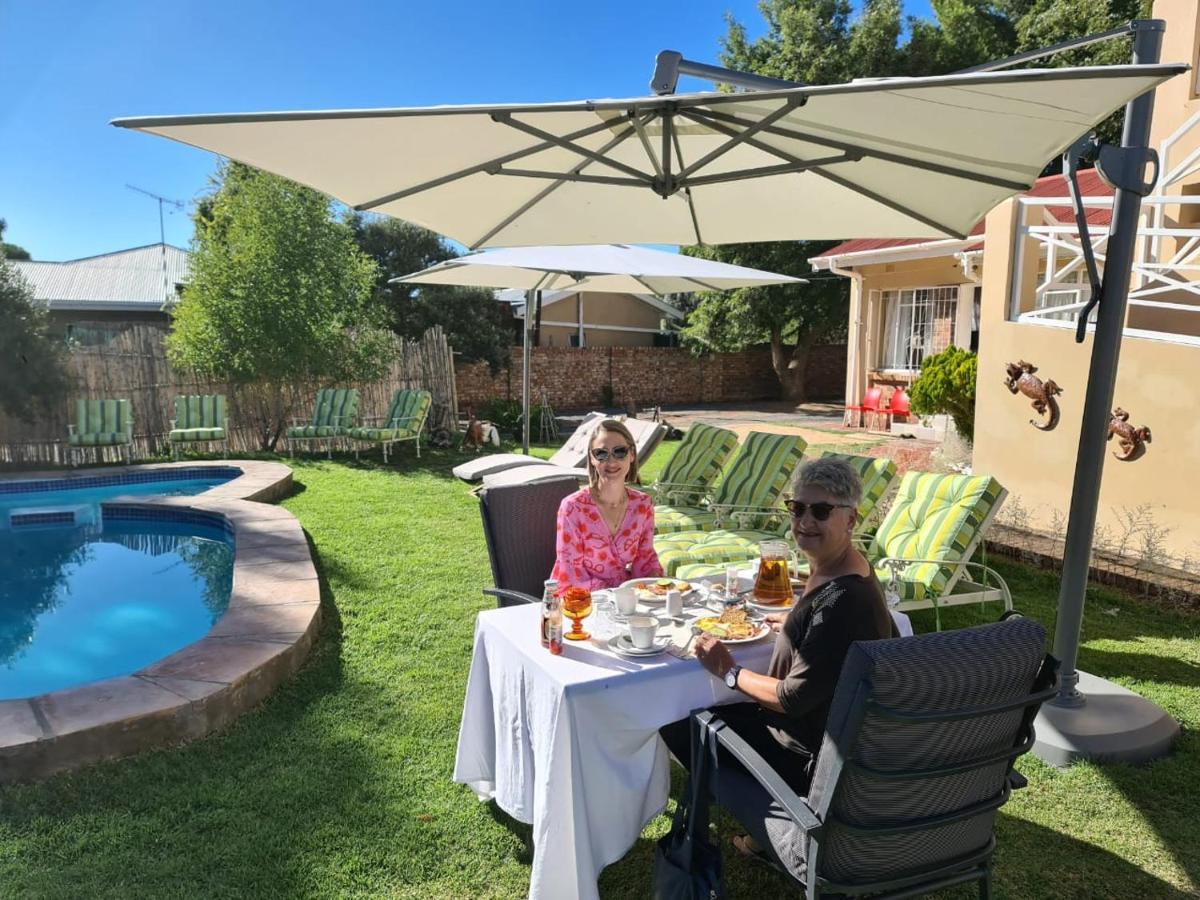 Victoria Oaks Guesthouse Victoria West Екстериор снимка