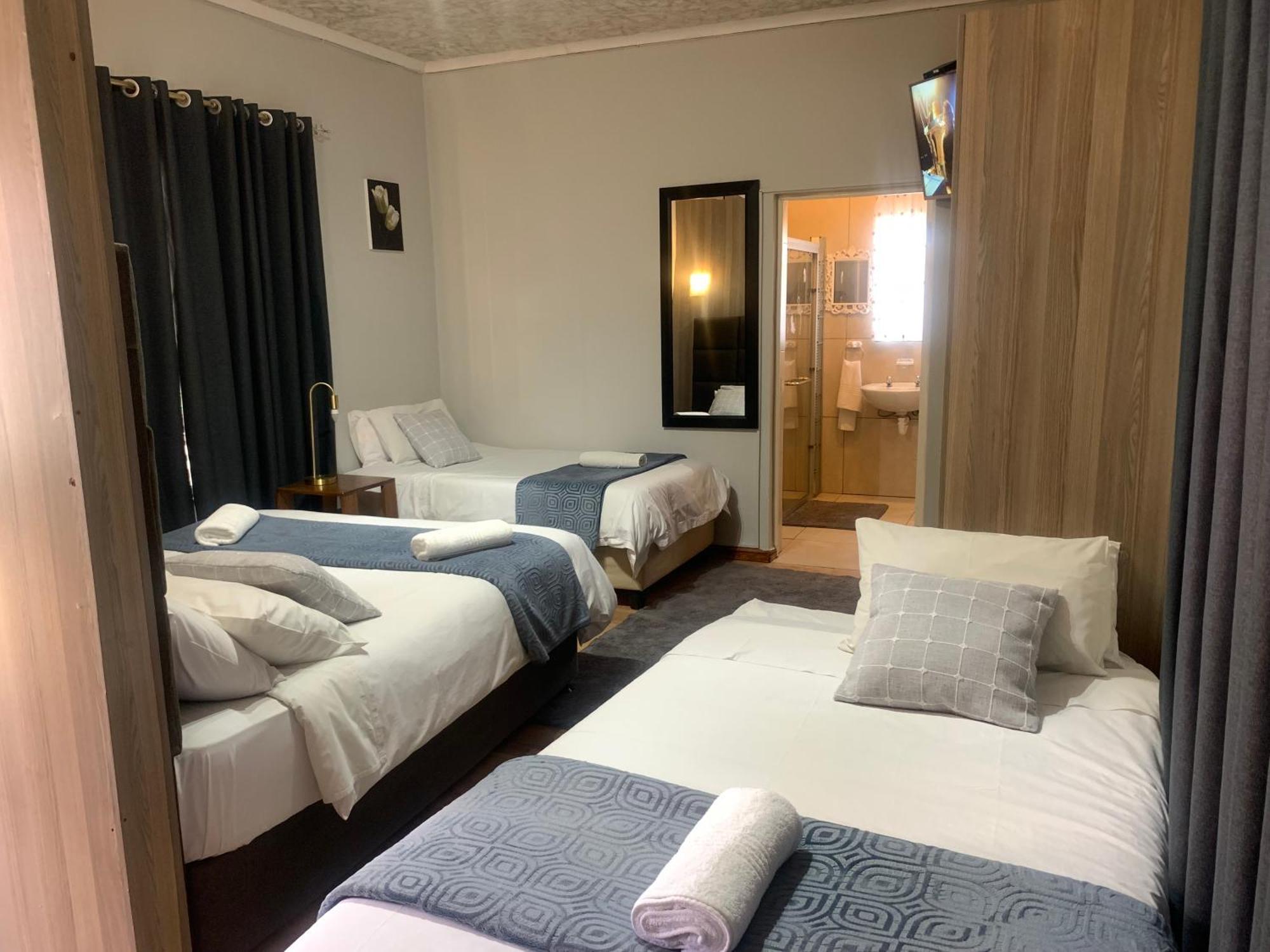 Victoria Oaks Guesthouse Victoria West Екстериор снимка