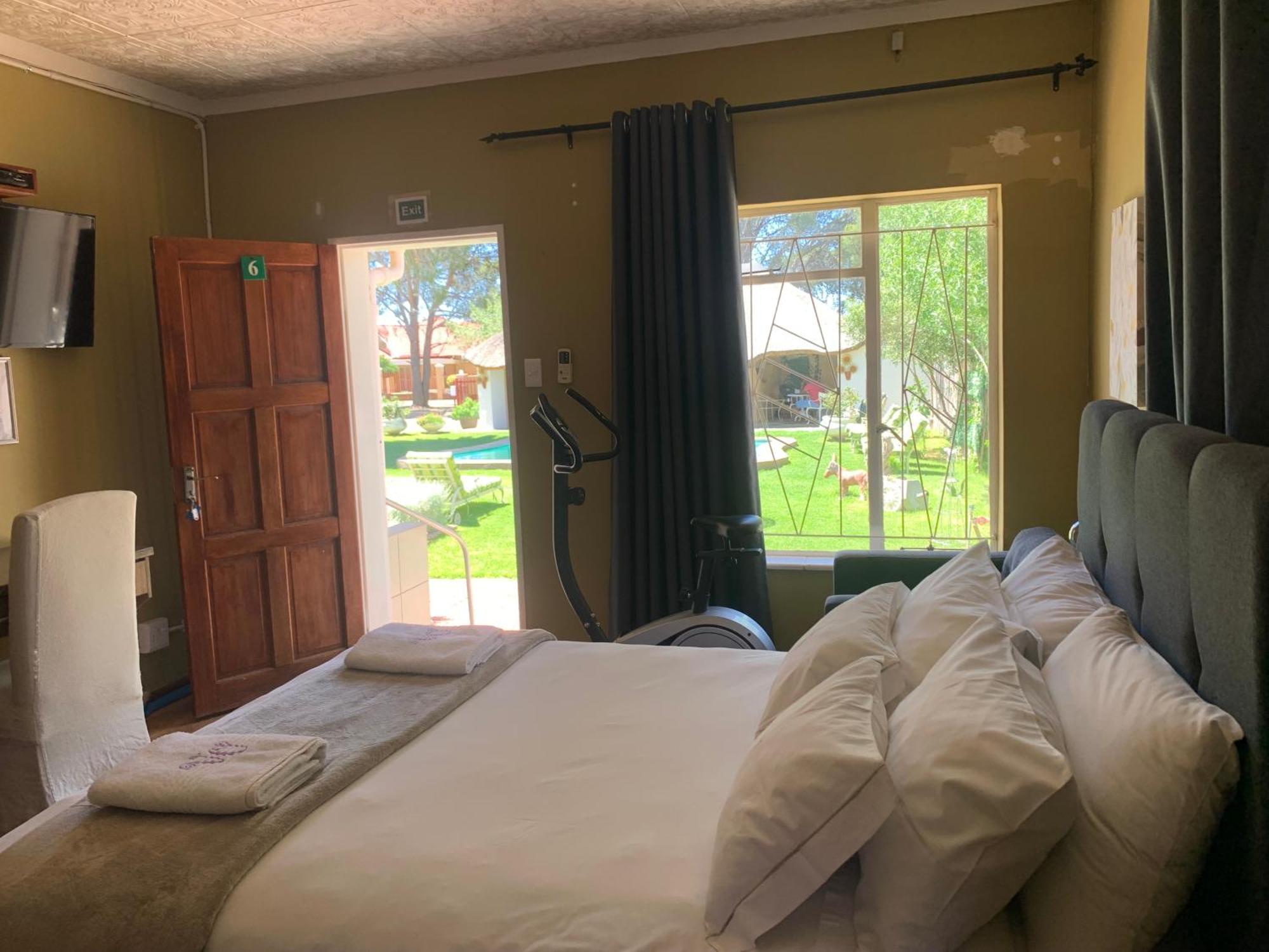 Victoria Oaks Guesthouse Victoria West Екстериор снимка